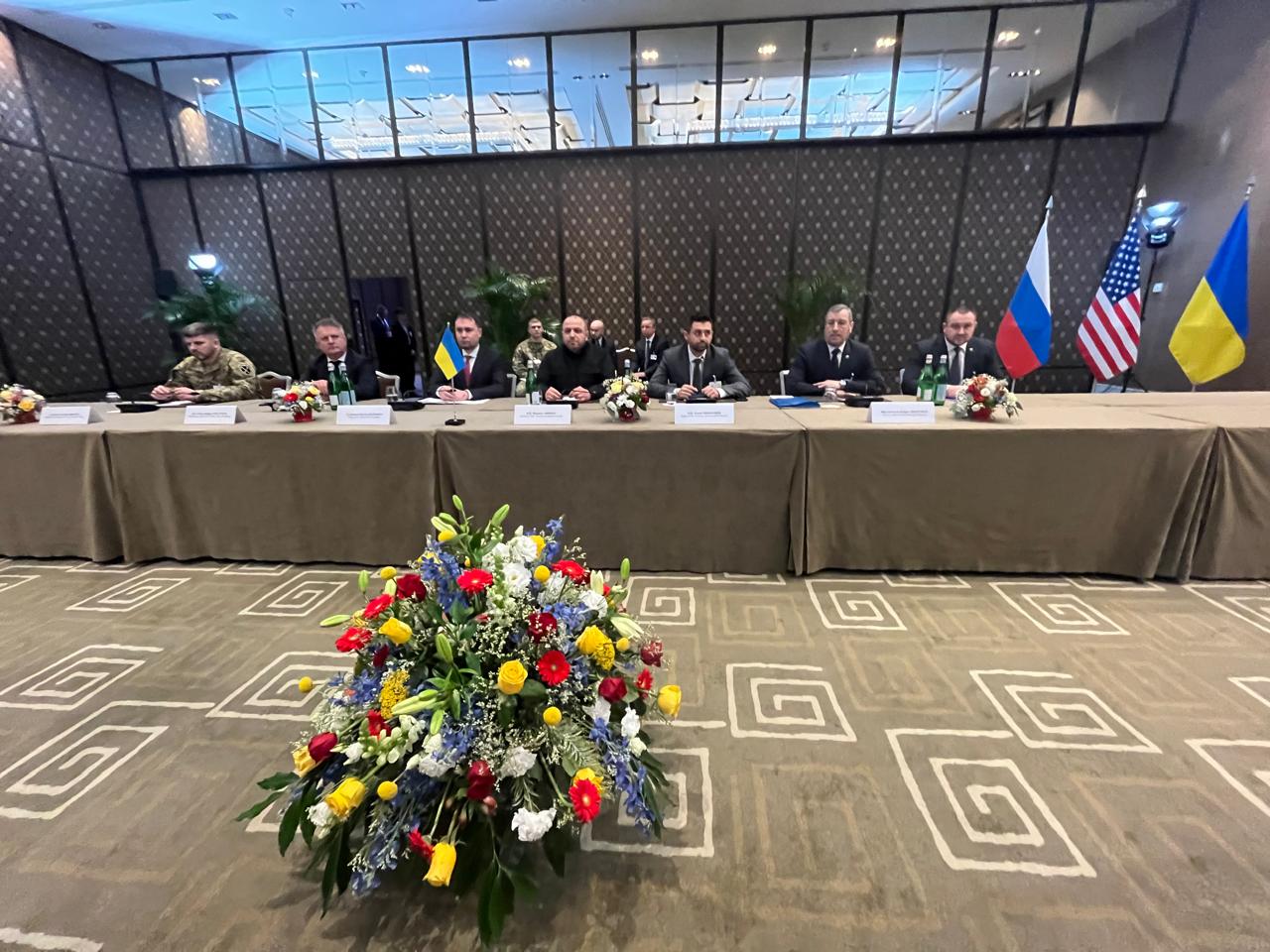 Завтра в Женеві Україна та США готуватимуться до тристоронніх переговорів з РФ, які відбудуться у березні – Зеленський